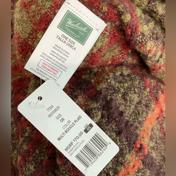 Woolrich Southwestern Aztec Boucle Poncho Shawl NWT OS - Picture 5 of 5